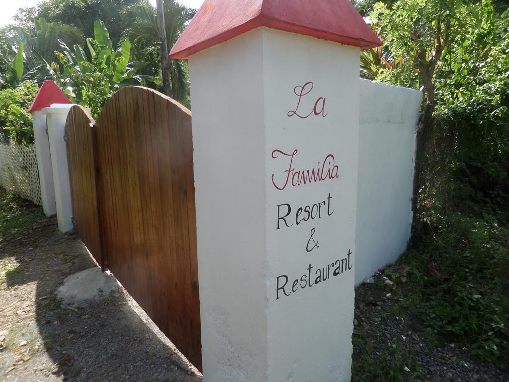 La Familia Guest House And Natural Farm Port Antonio Bagian luar foto